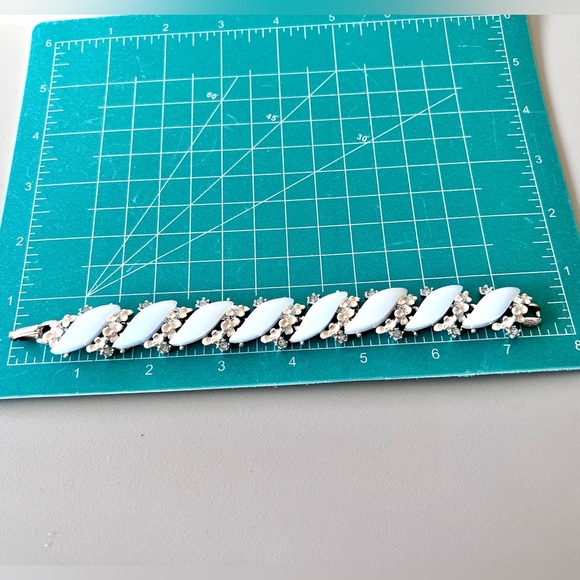 Vintage Thermoset Bracelet Moon Glow Light Blue White Enamel Floral Silver Tone - Picture 5 of 9